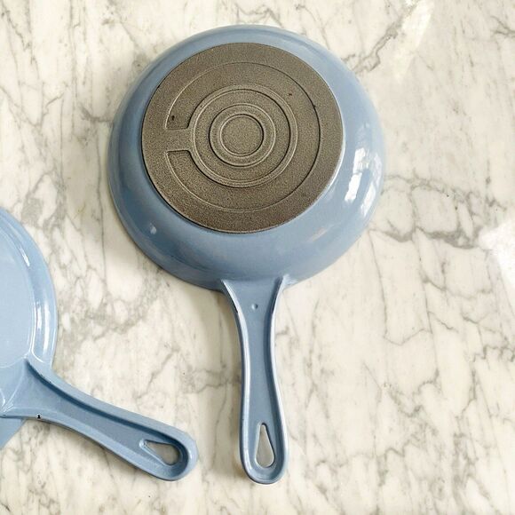Le Creuset 2.5Qt Saucepan/Skillet Lid #22 Set Grayish Blue Multifunction 2-in-1 - Picture 7 of 9